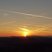 Zachód słońca z perspektywy paralotni.